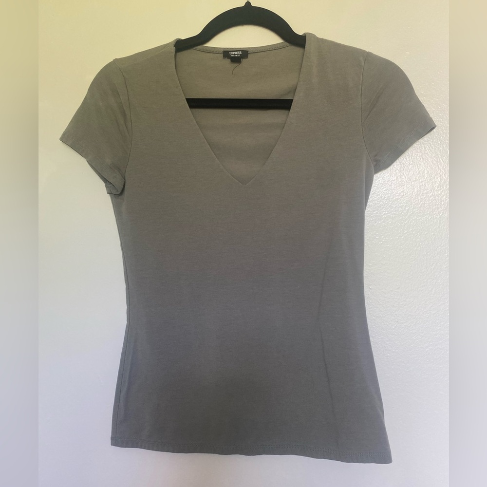 DONATING 10/4 - Express size XS sage green short V-Neck Short Sleeve Top